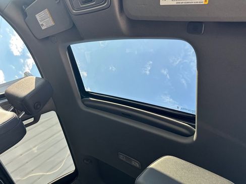 Used 2024 GMC Sierra 2500 SLT w/ SLT Premium Package image 32