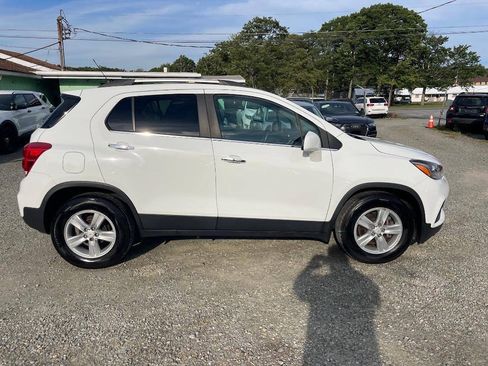 Used 2017 Chevrolet Trax LT w/ LT Convenience Package FWD image 9