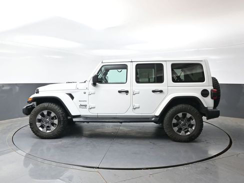 Used 2018 Jeep Wrangler Unlimited Sahara AWD/4WD image 8