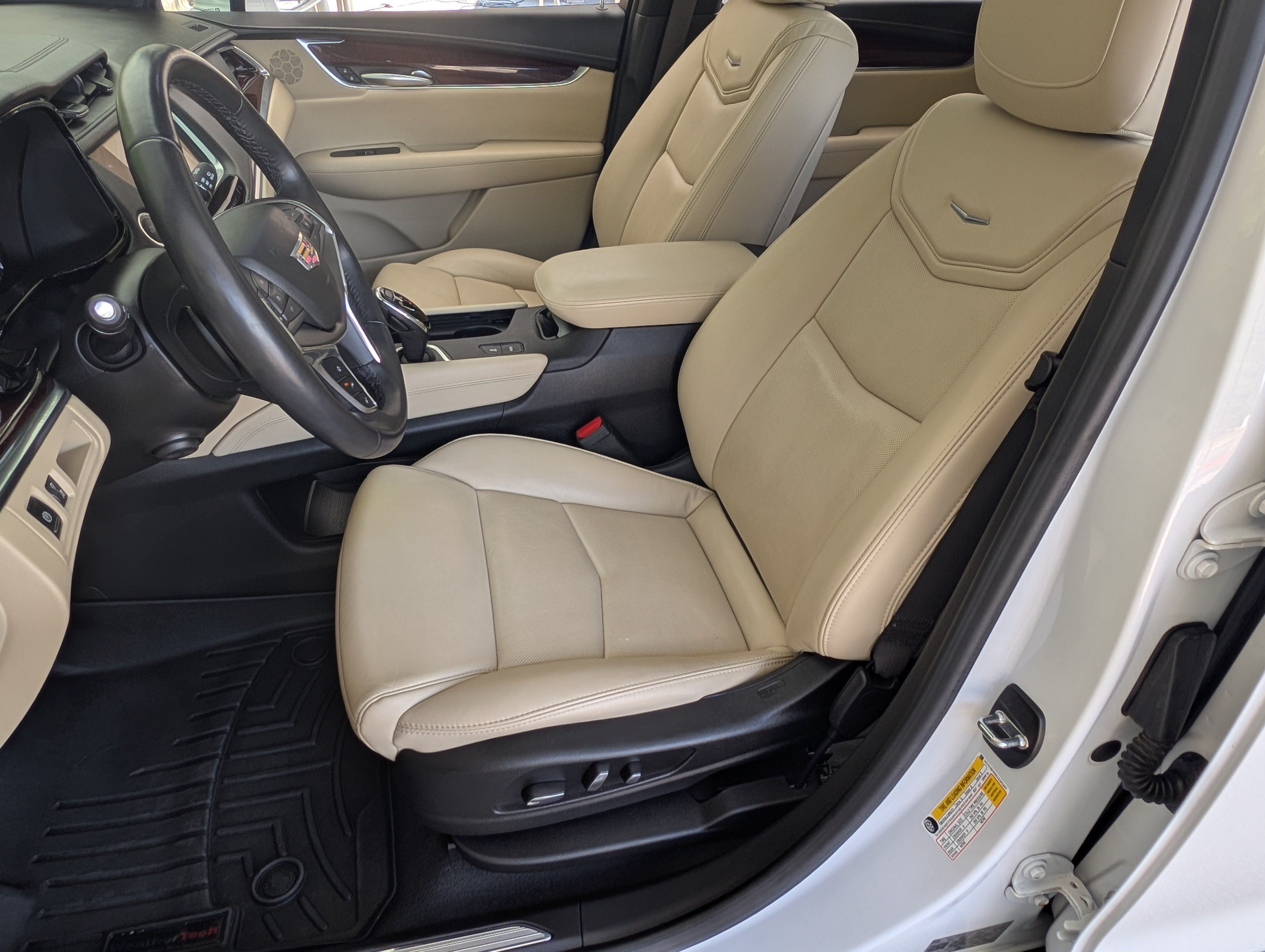 Used 2018 Cadillac XT5 Premium Luxury w/ LPO, Wheel Lock Package FWD image 17