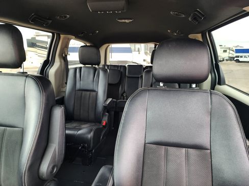 Used 2019 Dodge Grand Caravan SXT FWD image 18