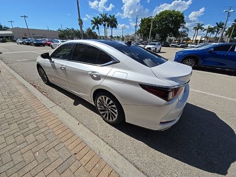 Used 2025 Lexus ES 350 Ultra Luxury w/ Accessory Package (Z2) FWD image 6