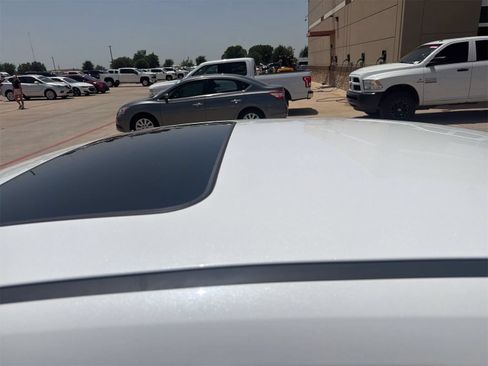 Used 2025 Hyundai Elantra SEL FWD image 3