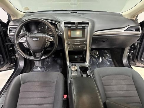 Used 2020 Ford Fusion SE FWD image 2