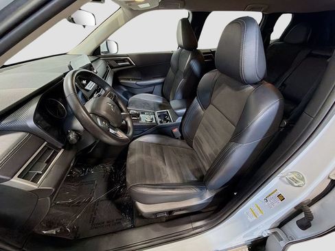 Used 2024 Mitsubishi Outlander SE AWD/4WD image 19