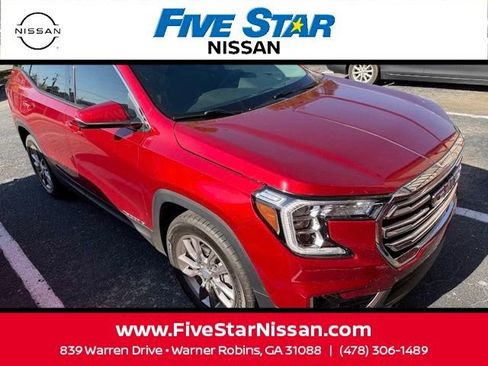 Used 2024 GMC Terrain SLT image 3