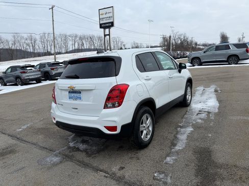 Certified 2022 Chevrolet Trax LS w/ Tint and Cruise Package image 5