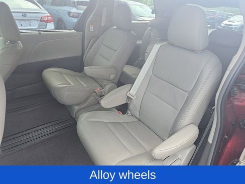 Used 2017 Toyota Sienna XLE w/ XLE Navigation Package FWD image 20