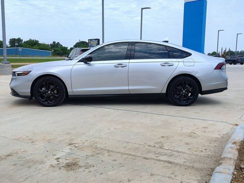 Used 2025 Honda Accord SE image 4