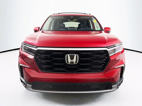 Used 2024 Honda Pilot Touring image 2