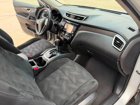 Used 2016 Nissan Rogue SV w/ SV Premium Package FWD image 22
