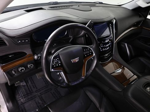Used 2020 Cadillac Escalade Luxury AWD/4WD image 24