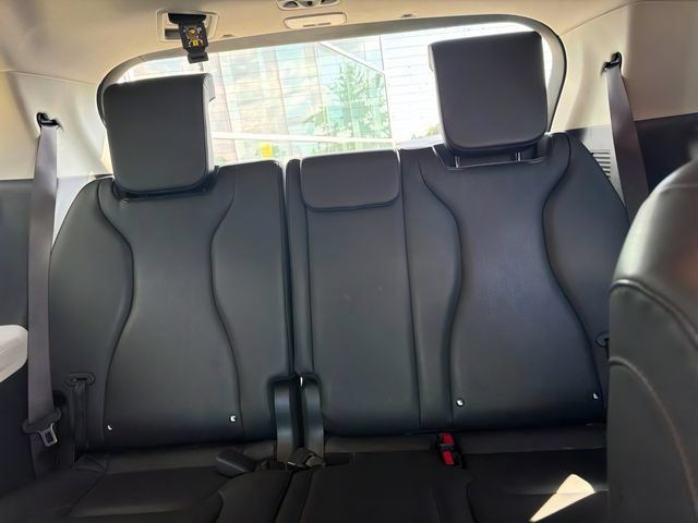 Certified 2024 Kia Carnival LX FWD image 17