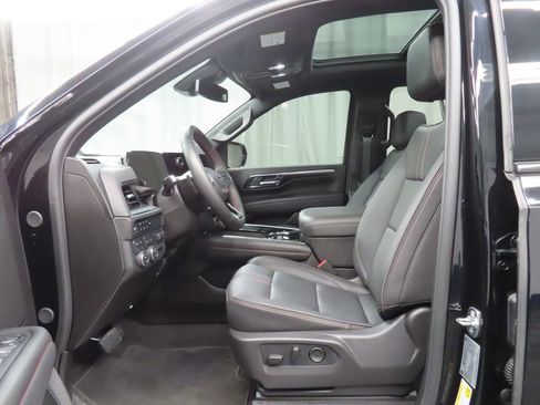 Used 2025 Chevrolet Suburban RST w/ RST Capability Package AWD/4WD image 15