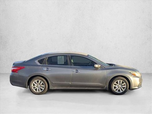 Used 2016 Nissan Altima 2.5 S w/ Power Driver Seat Package image 4