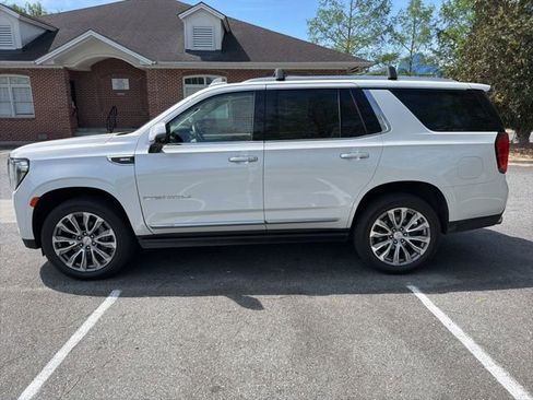 Used 2021 GMC Yukon Denali w/ Denali Premium Package image 4
