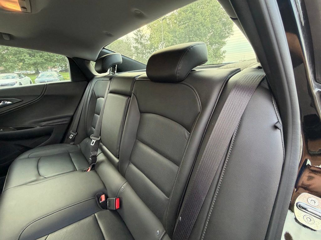 Used 2018 Chevrolet Malibu Premier w/ Premier Sun and Wheel Package FWD image 8