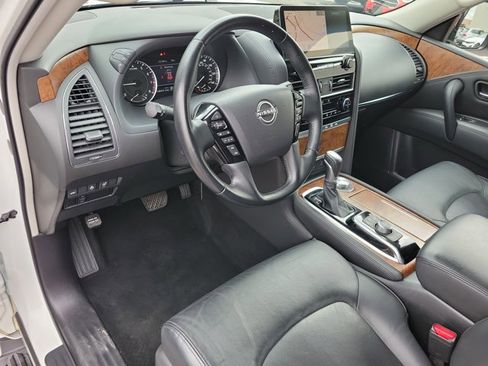Used 2024 Nissan Armada SL w/ Captain's Chairs Package image 4