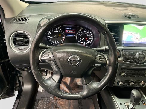 Used 2019 Nissan Pathfinder SL image 11