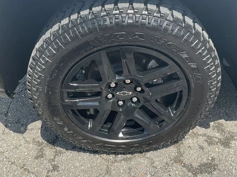 Used 2021 Chevrolet Silverado 1500 Custom Trail Boss w/ Safety Confidence Package AWD/4WD image 9