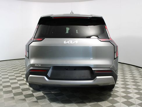 Used 2024 Kia EV9 Light RWD image 43