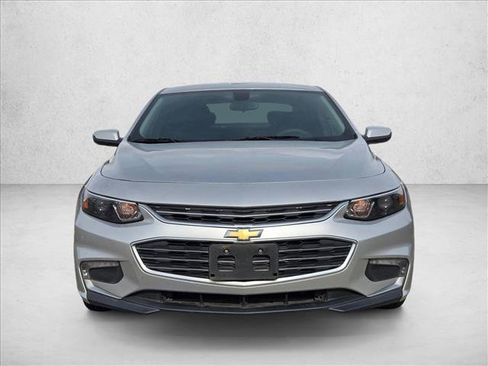 Used 2018 Chevrolet Malibu LT image 2