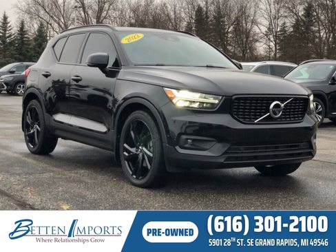 Used 2022 Volvo XC40 T5 R-Design w/ Advanced Package image 1