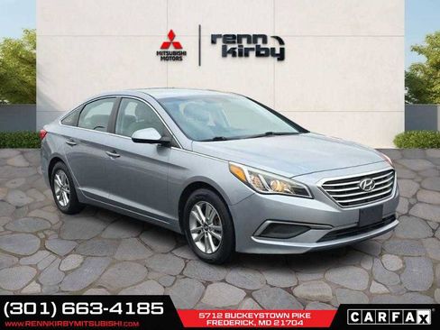 Used 2016 Hyundai Sonata SE image 2