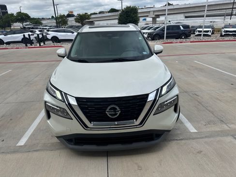 Used 2021 Nissan Rogue SV w/ Premium Package FWD image 2