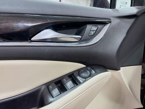 Used 2019 Buick Enclave Essence AWD/4WD image 20