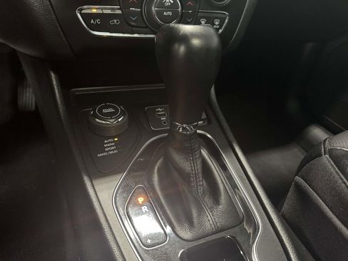Used 2022 Jeep Cherokee Limited AWD/4WD image 27