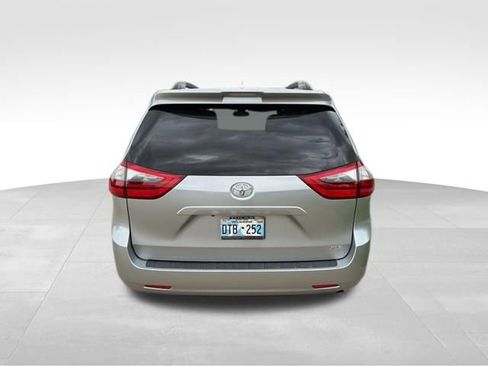 Used 2020 Toyota Sienna XLE FWD image 4