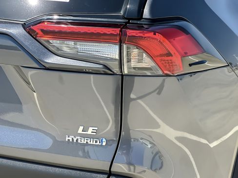 Certified 2022 Toyota RAV4 LE AWD/4WD image 25