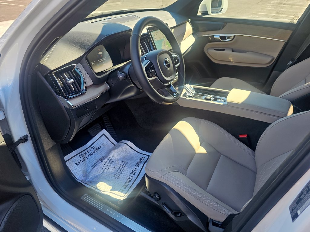 Certified 2025 Volvo XC90 B5 Plus AWD/4WD image 42
