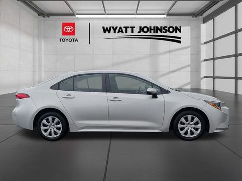 Used 2024 Toyota Corolla LE FWD image 6