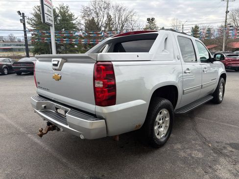 Used 2013 Chevrolet Avalanche LT image 8