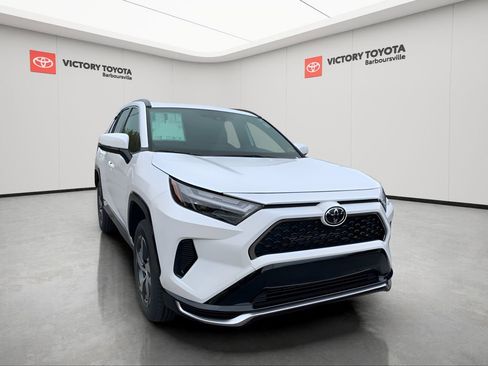 New 2025 Toyota RAV4 SE image 1