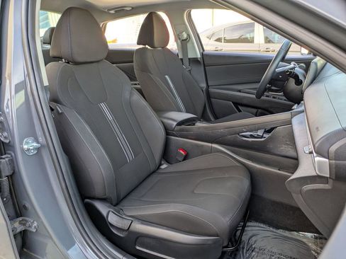 Used 2025 Hyundai Elantra SEL FWD image 28