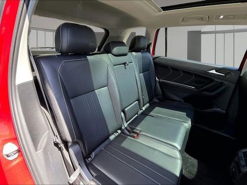 Used 2024 Volkswagen Tiguan SE w/ Panoramic Sunroof Package AWD/4WD image 25