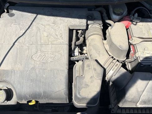 Used 2017 Ford Explorer XLT w/ Equipment Group 202A AWD/4WD image 8