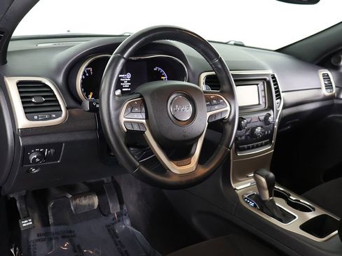 Used 2017 Jeep Grand Cherokee Laredo image 16