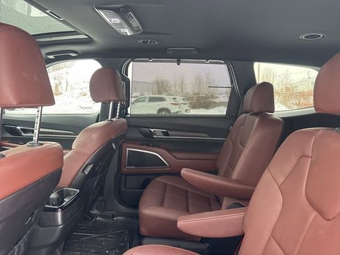 Used 2023 Kia Telluride EX w/ EX Captain's Chair Package image 10