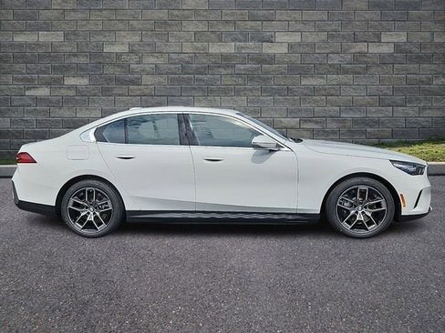 New 2026 BMW i5 eDrive40 w/ Premium Package AWD/4WD image 7