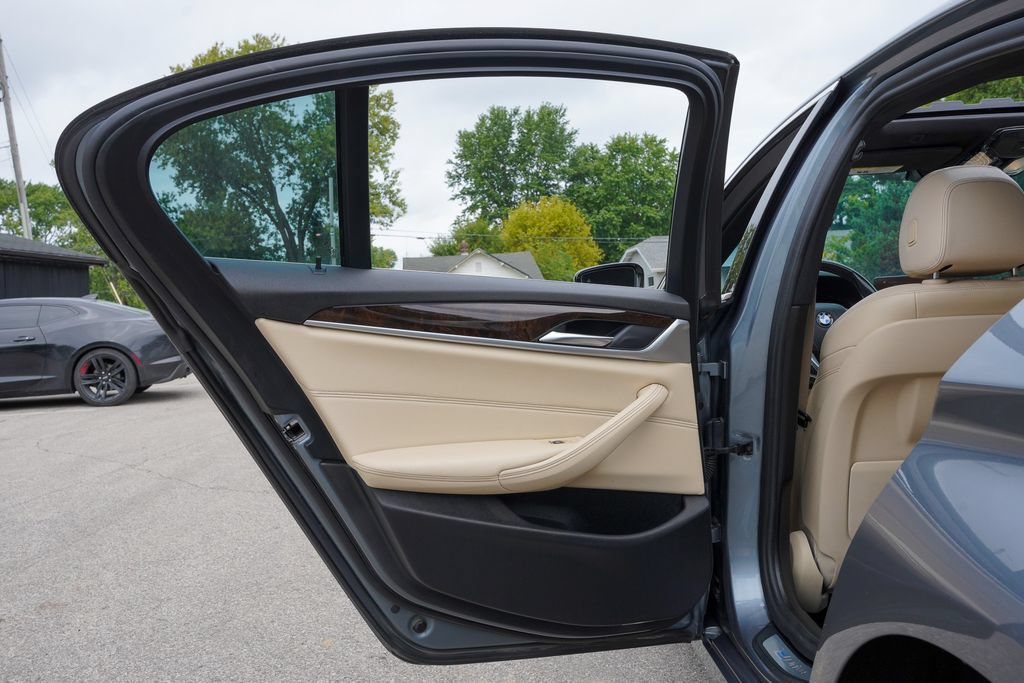 Used 2019 BMW 530e RWD image 31