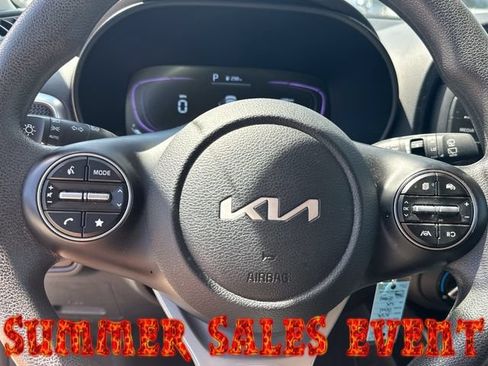 Used 2025 Kia Soul LX w/ LX Technology Package FWD image 19