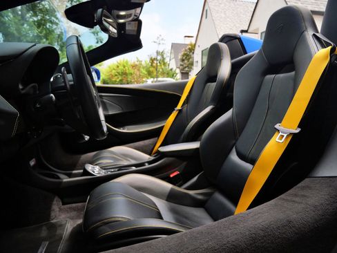 Used 2020 McLaren 570S Spider RWD image 20