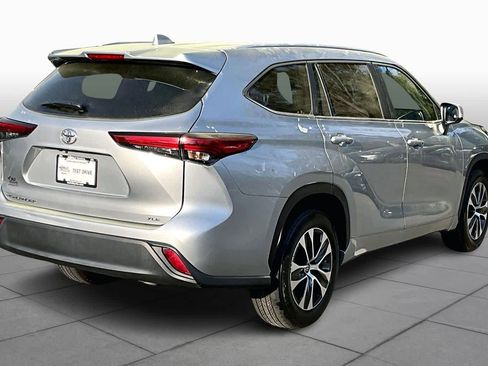 Used 2023 Toyota Highlander XLE image 13