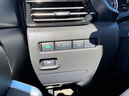 Used 2025 Nissan Sentra SR w/ Midnight Edition FWD image 15