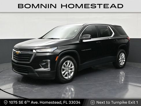 Used 2023 Chevrolet Traverse LS FWD image 1