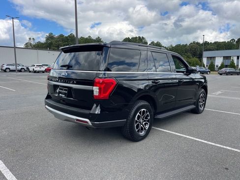 Certified 2024 Ford Expedition XLT image 5